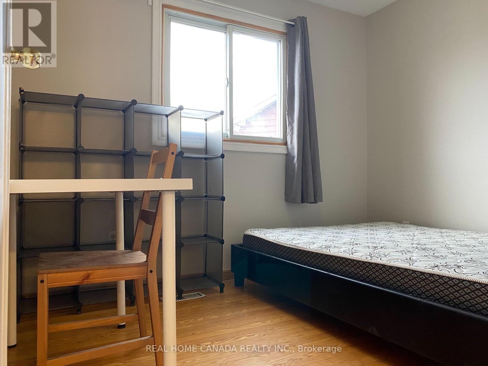 928 Knollwood Court, Mississauga, Ontario  L5C 3L9 - Photo 8 - W12039448