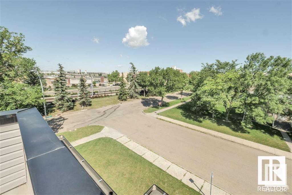 Property at 10517 114 AV NW image 3