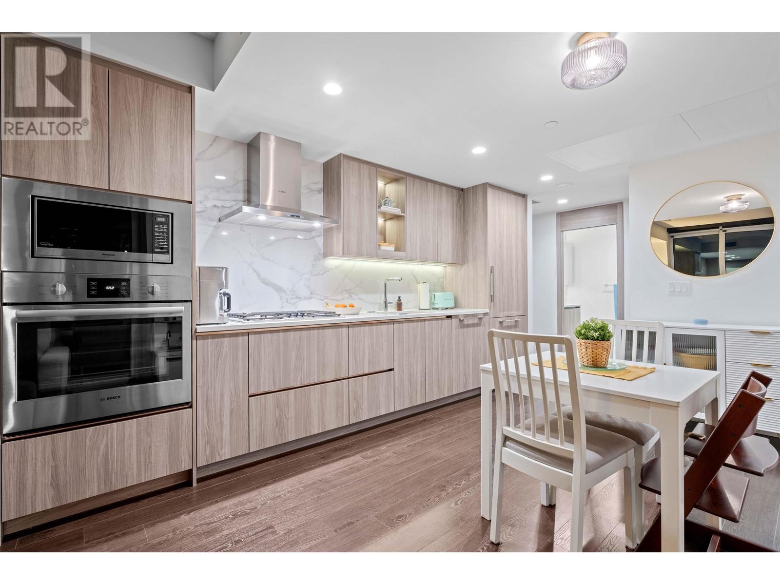 Listing Picture 6 of 36 : 1304 4890 LOUGHEED HIGHWAY, Burnaby / 本拿比 - 魯藝地產 Yvonne Lu Group - MLS Medallion Club Member
