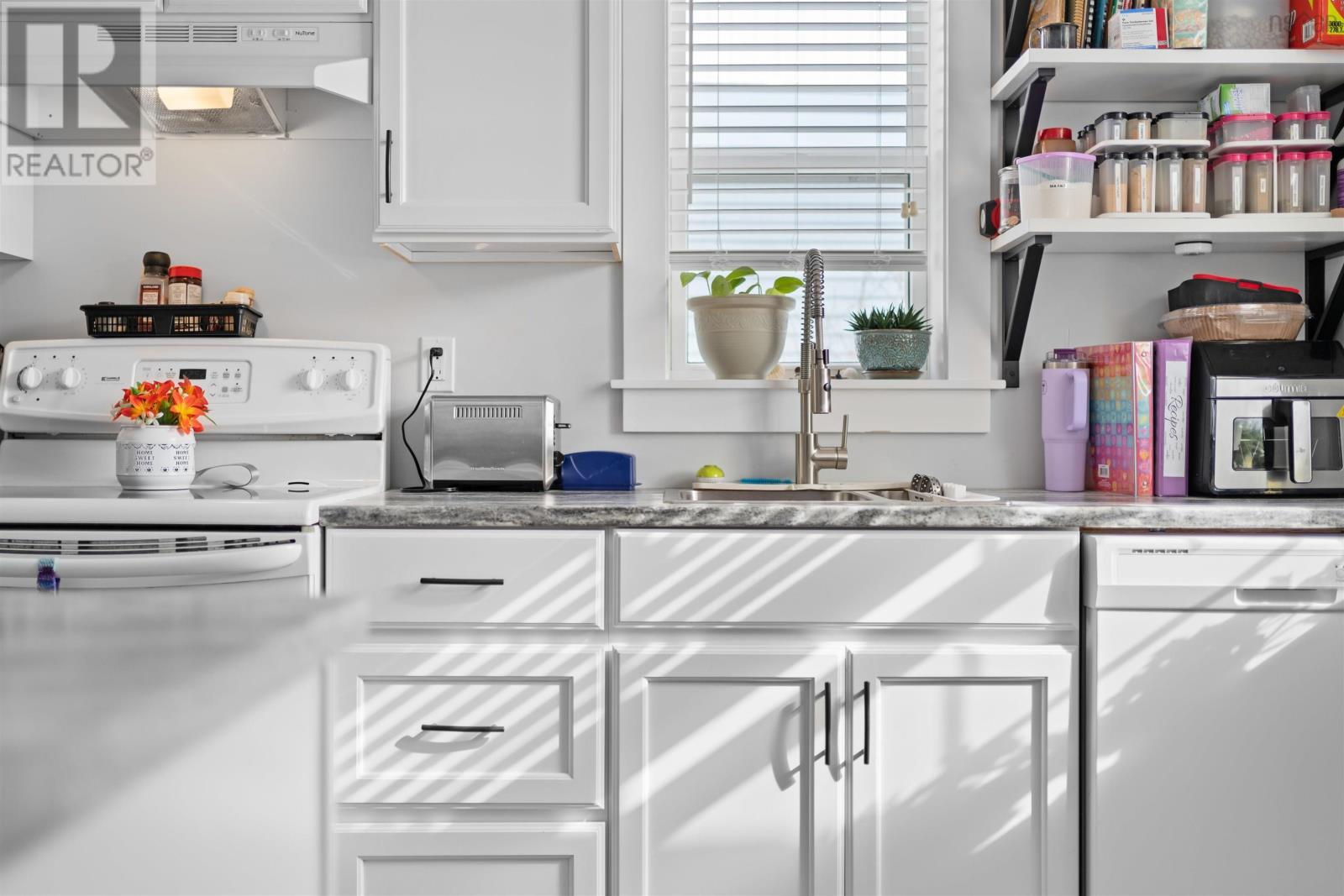 80 Elm Street, Pictou, Nova Scotia  B0K 1H0 - Photo 12 - 202503245