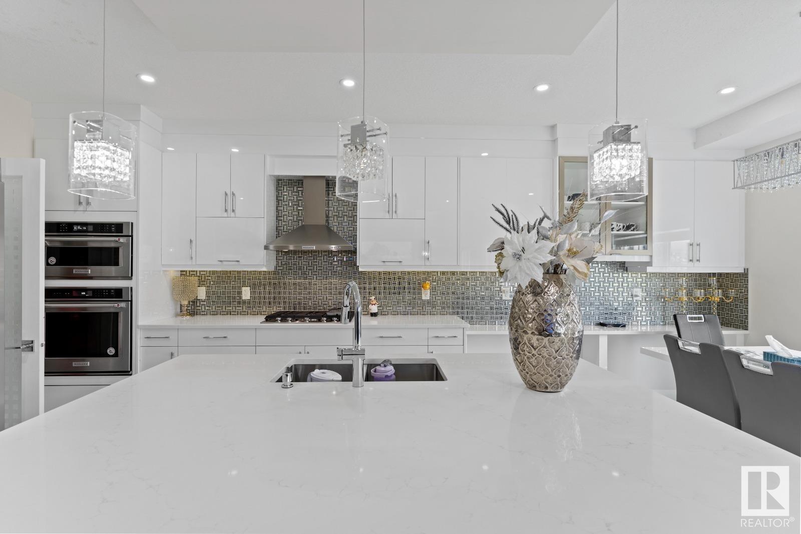 Property at 2116 20 ave NW NW image 3