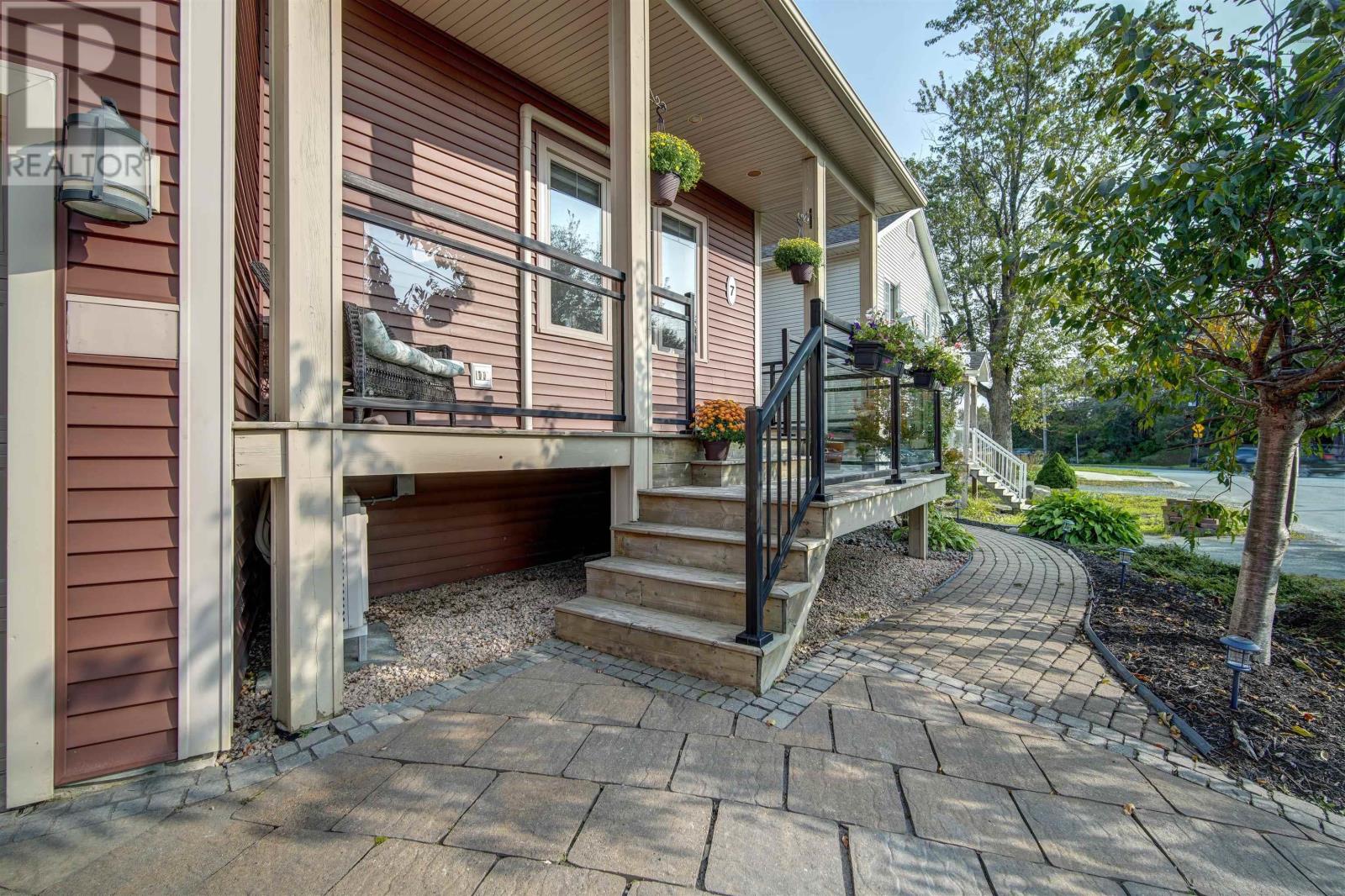 7 Smiths Road, Bedford, Nova Scotia  B4B 1B5 - Photo 4 - 202505345