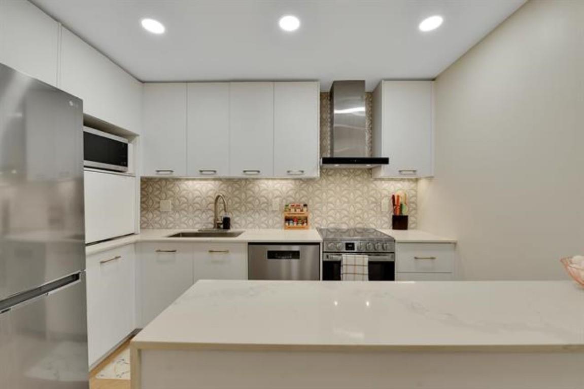 Property at 14826 HOLLY PARK LANE image 4