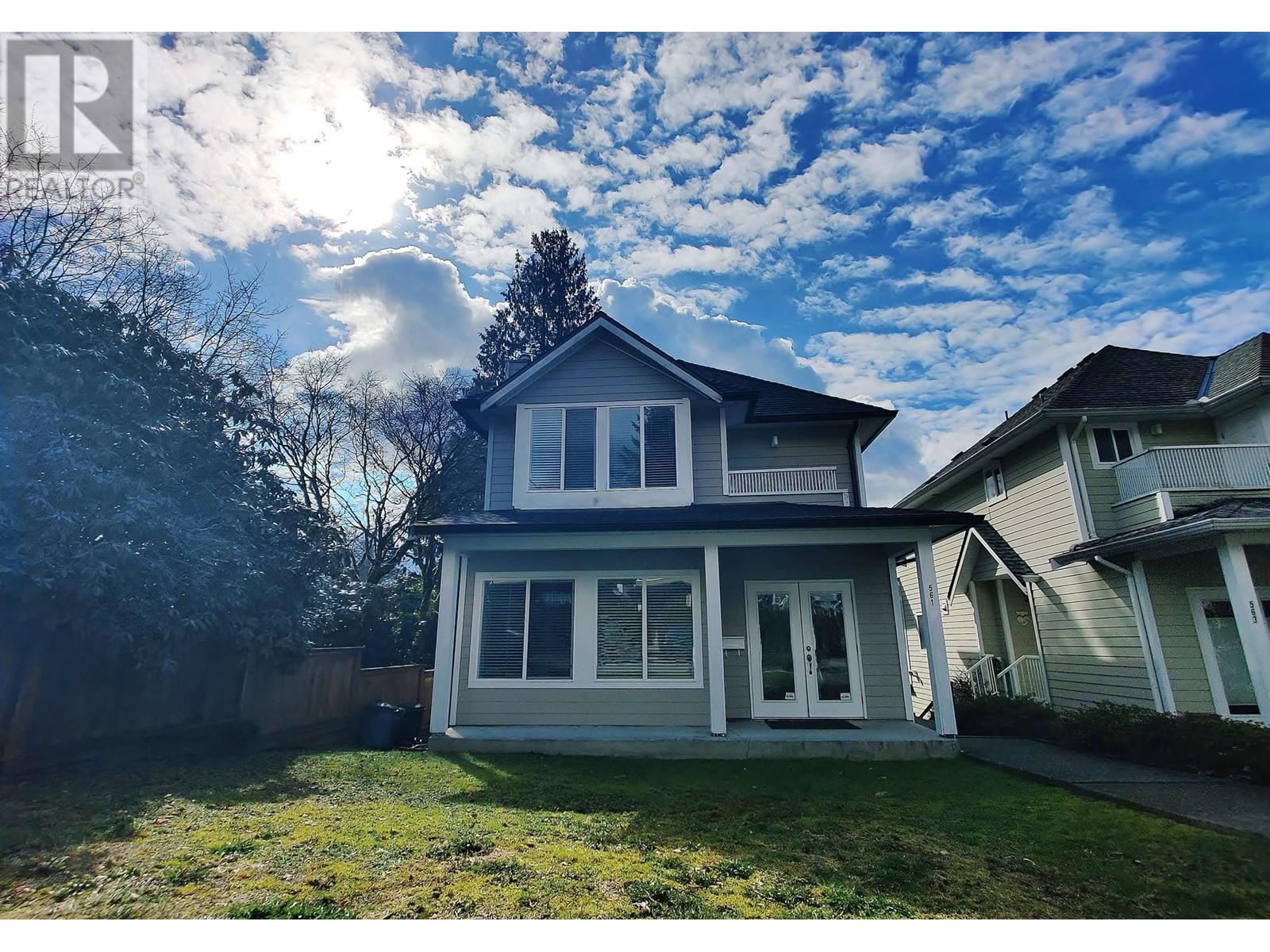 561 W 28th Street, North Vancouver, British Columbia  V7N 2J6 - Photo 1 - R2981107