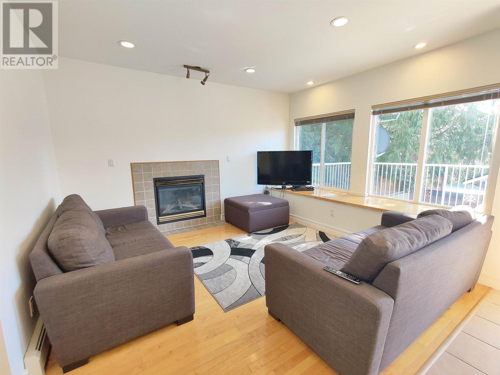 561 W 28th Street, North Vancouver, British Columbia  V7N 2J6 - Photo 6 - R2981107