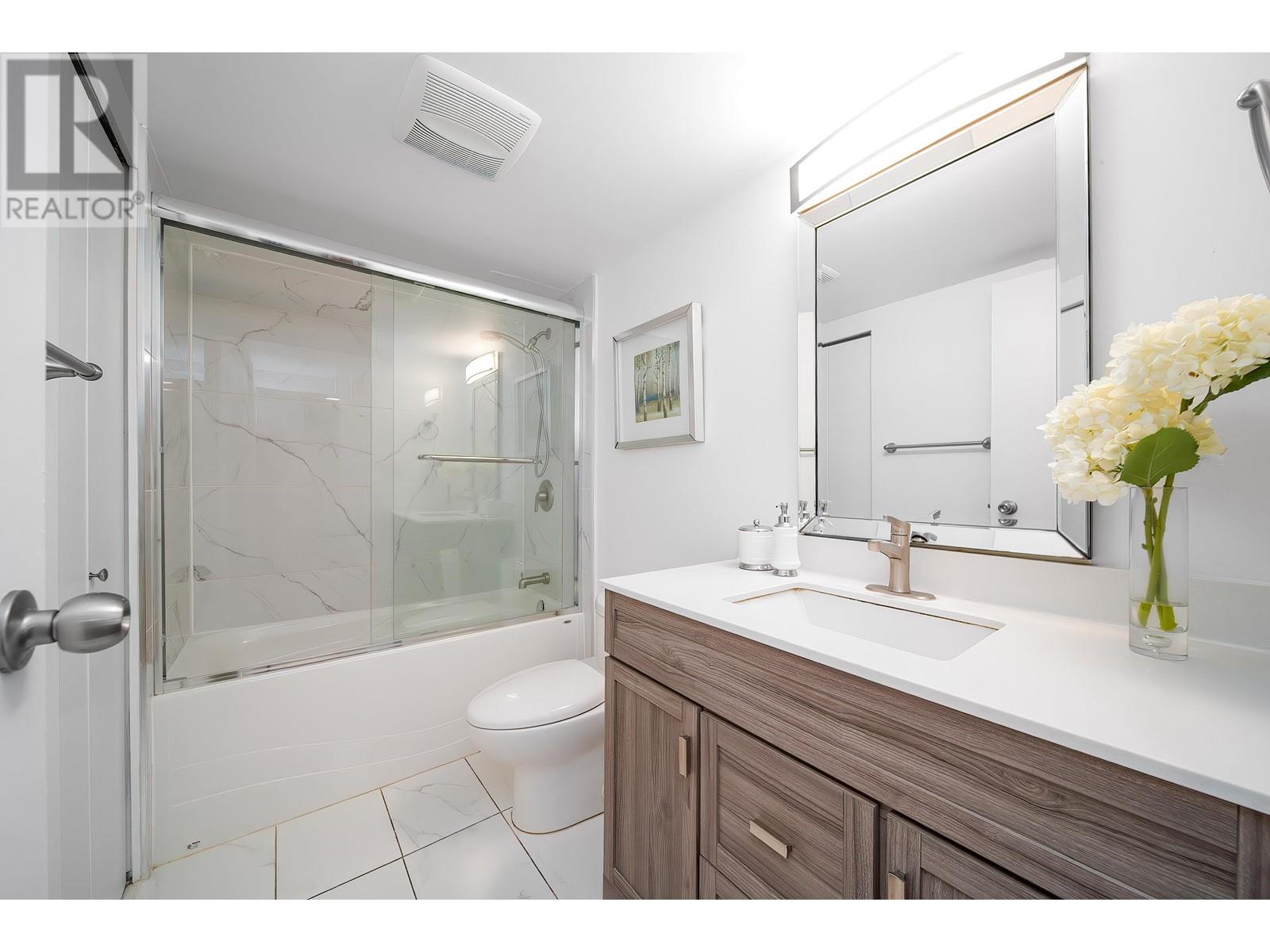 Listing Picture 11 of 18 : 212 8651 WESTMINSTER HIGHWAY, Richmond / 烈治文 - 魯藝地產 Yvonne Lu Group - MLS Medallion Club Member