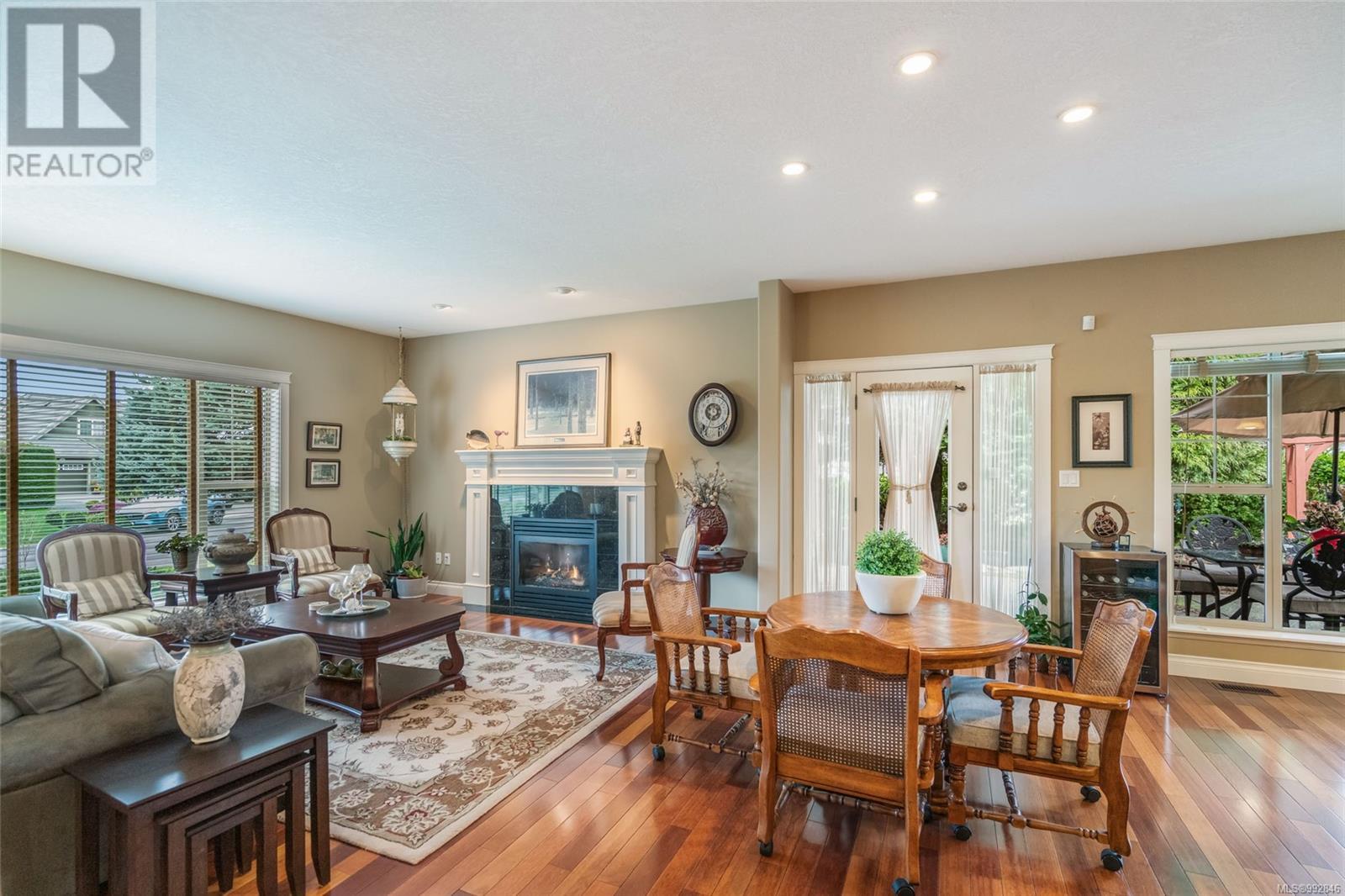 Property at 550 Falcon Crt image 3