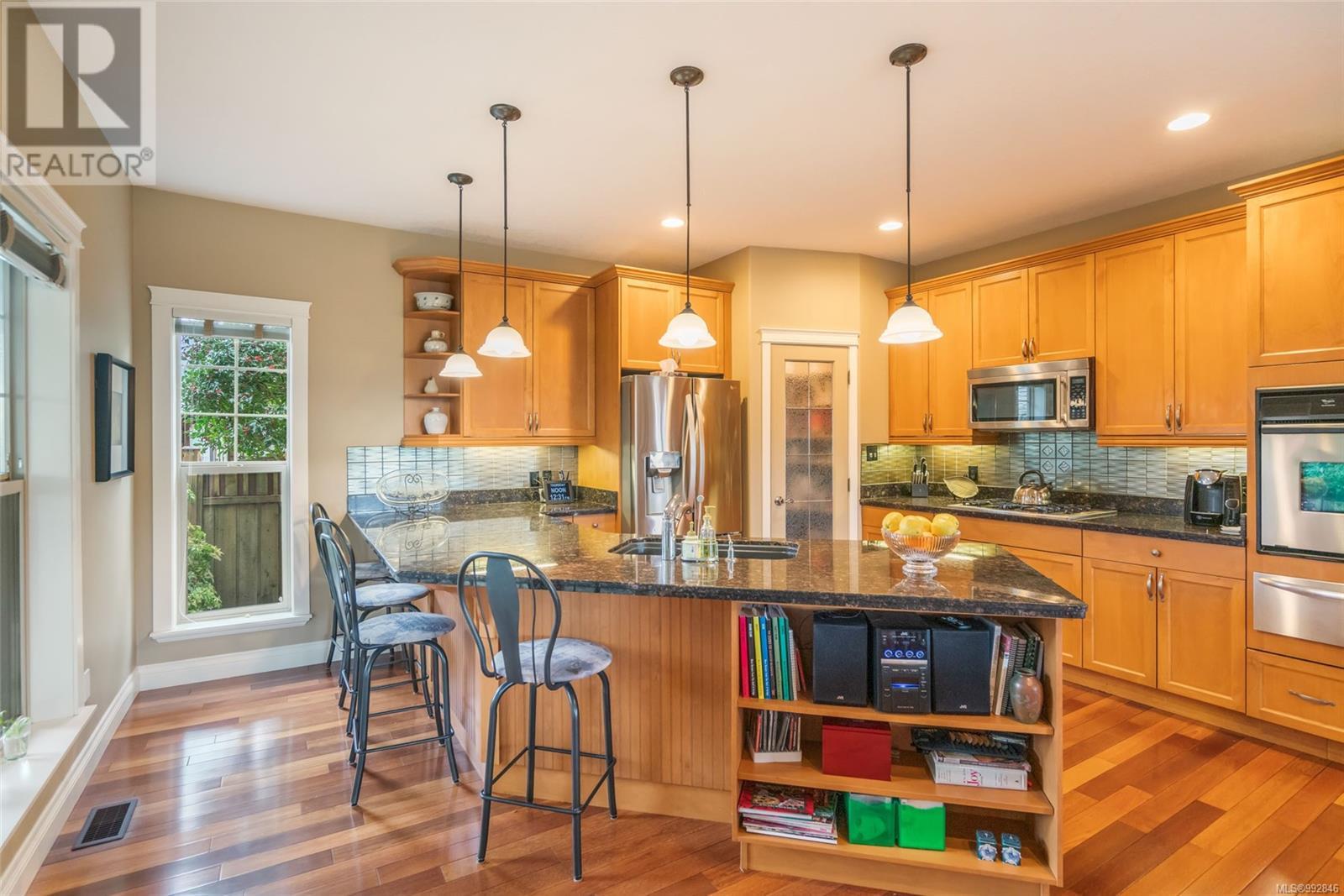 Property at 550 Falcon Crt image 4
