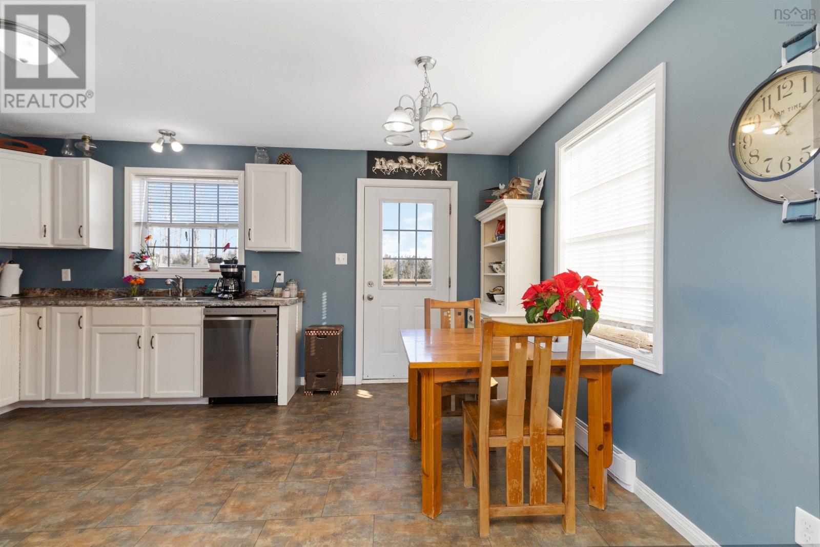 579 Highway 1, Mount Uniacke, Nova Scotia  B0N 1Z0 - Photo 14 - 202505718