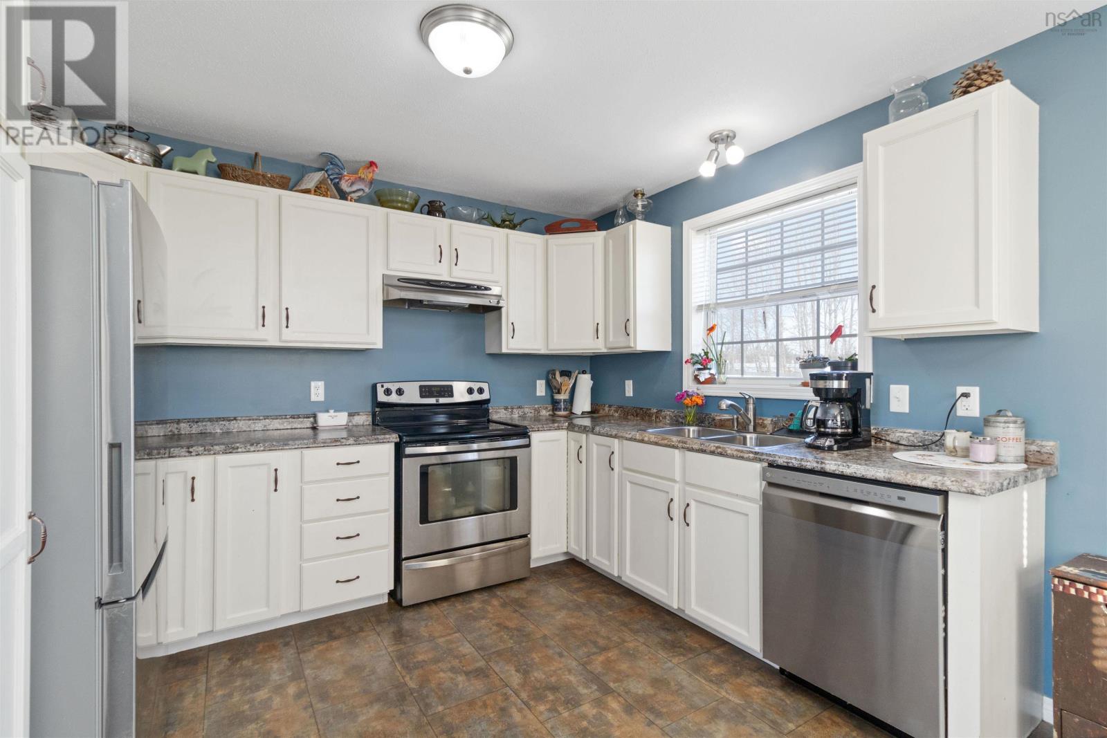 579 Highway 1, Mount Uniacke, Nova Scotia  B0N 1Z0 - Photo 17 - 202505718