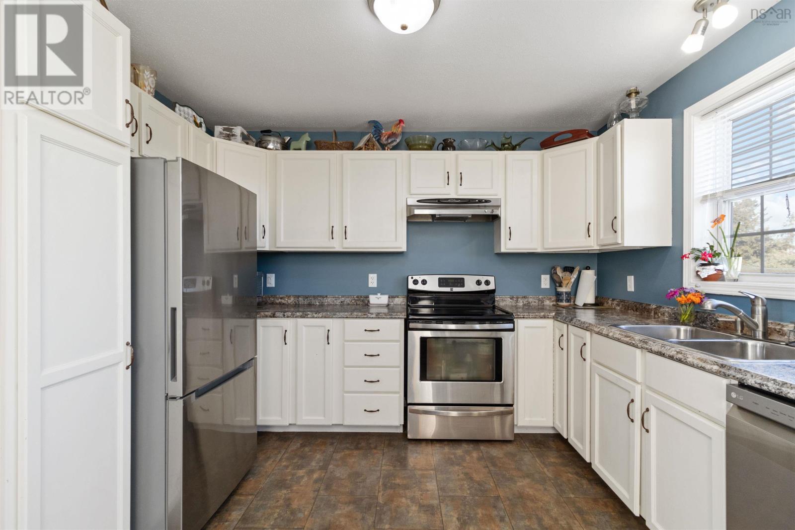 579 Highway 1, Mount Uniacke, Nova Scotia  B0N 1Z0 - Photo 18 - 202505718