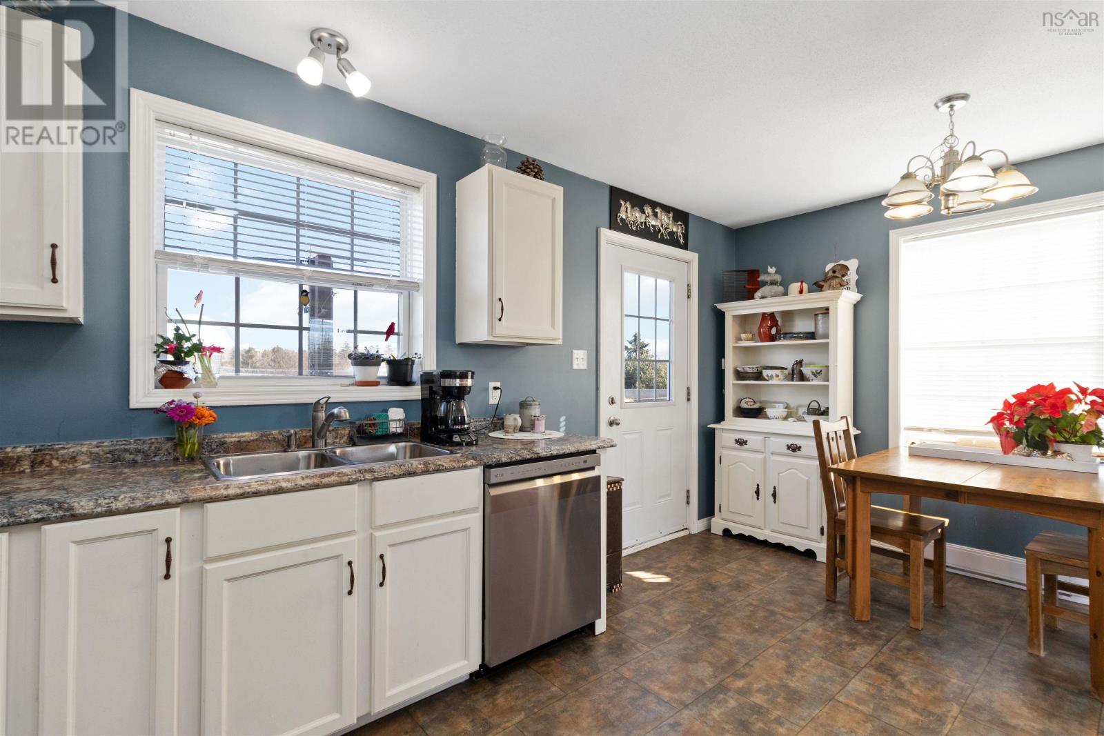 579 Highway 1, Mount Uniacke, Nova Scotia  B0N 1Z0 - Photo 21 - 202505718