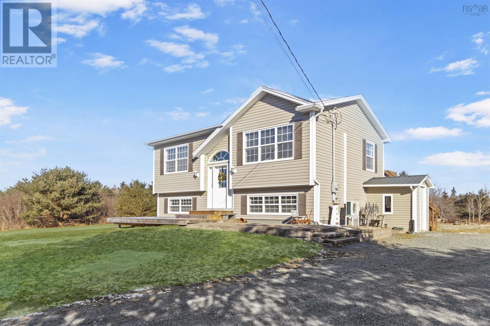 579 Highway 1, Mount Uniacke, Nova Scotia  B0N 1Z0 - Photo 3 - 202505718