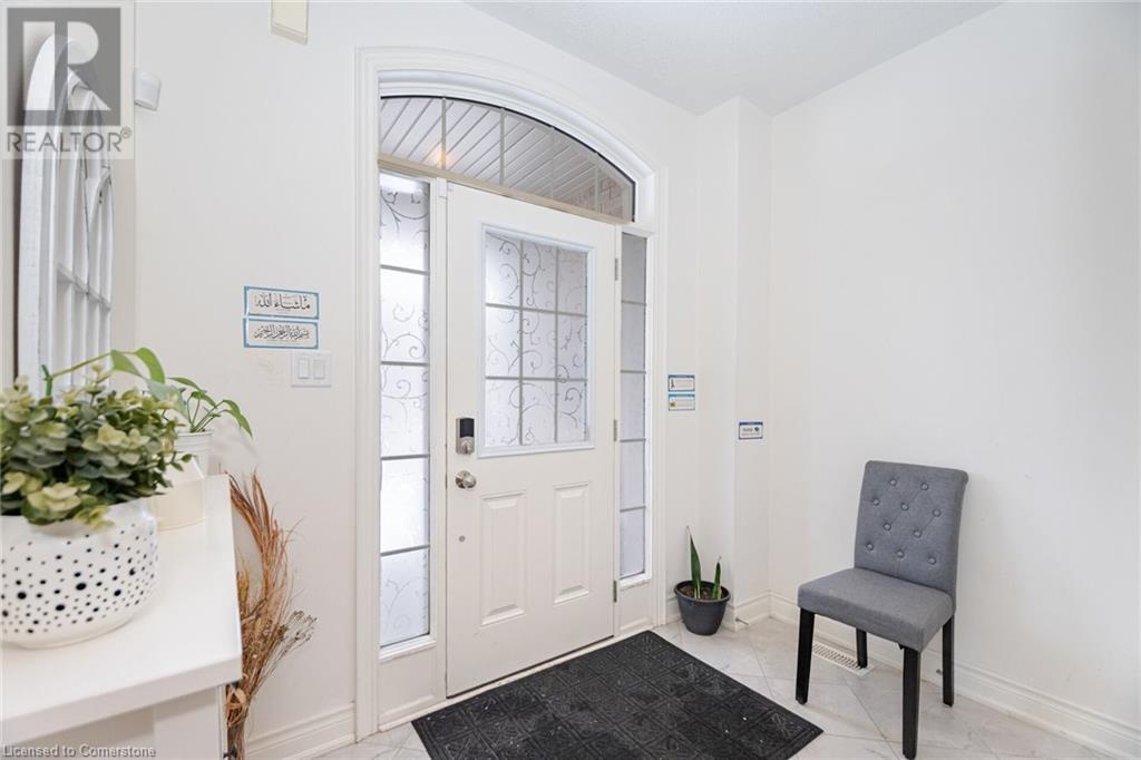 Property at 7 LADY EVELYN Crescent image 4