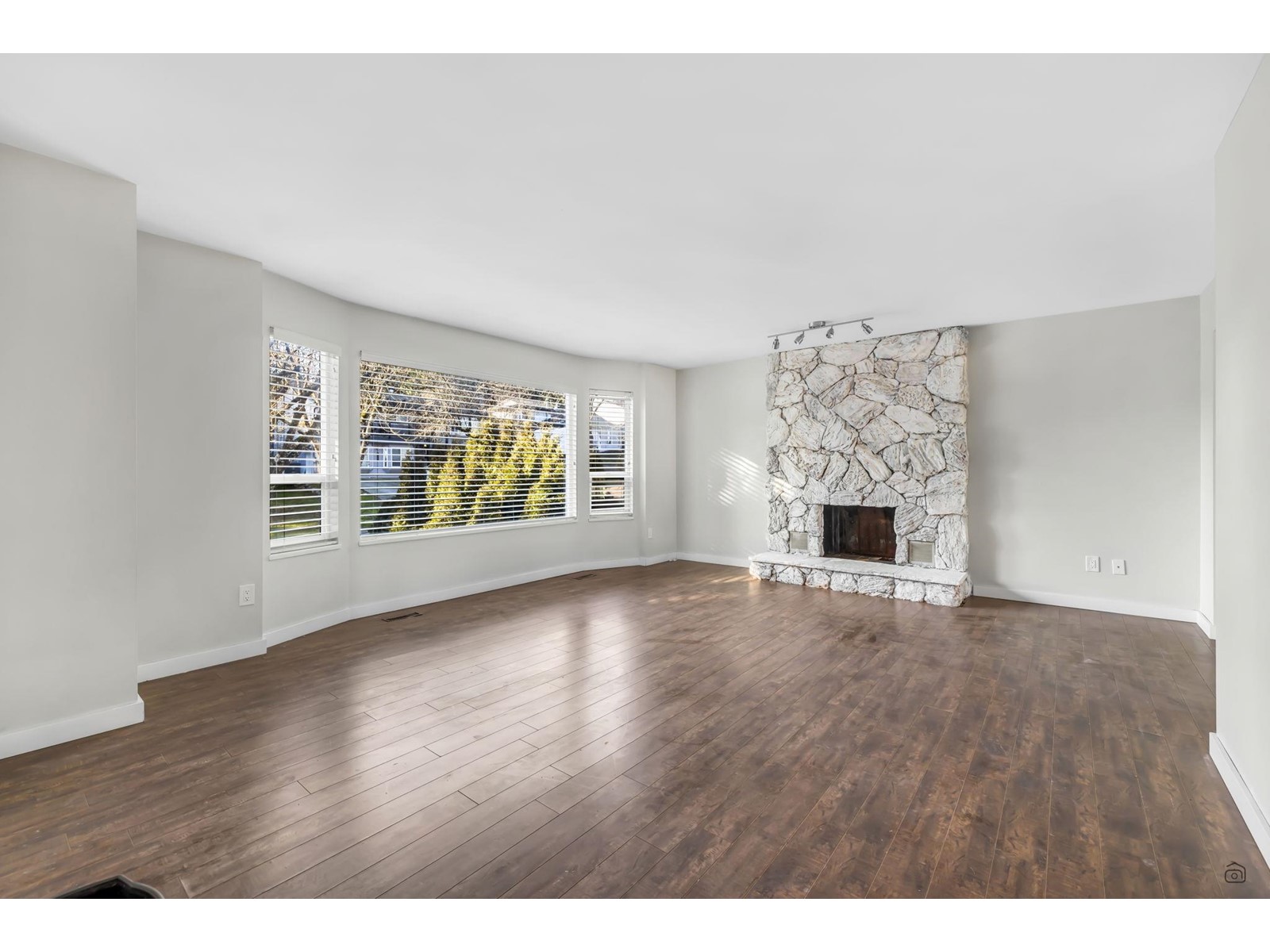 Property at 5798 170A STREET image 5