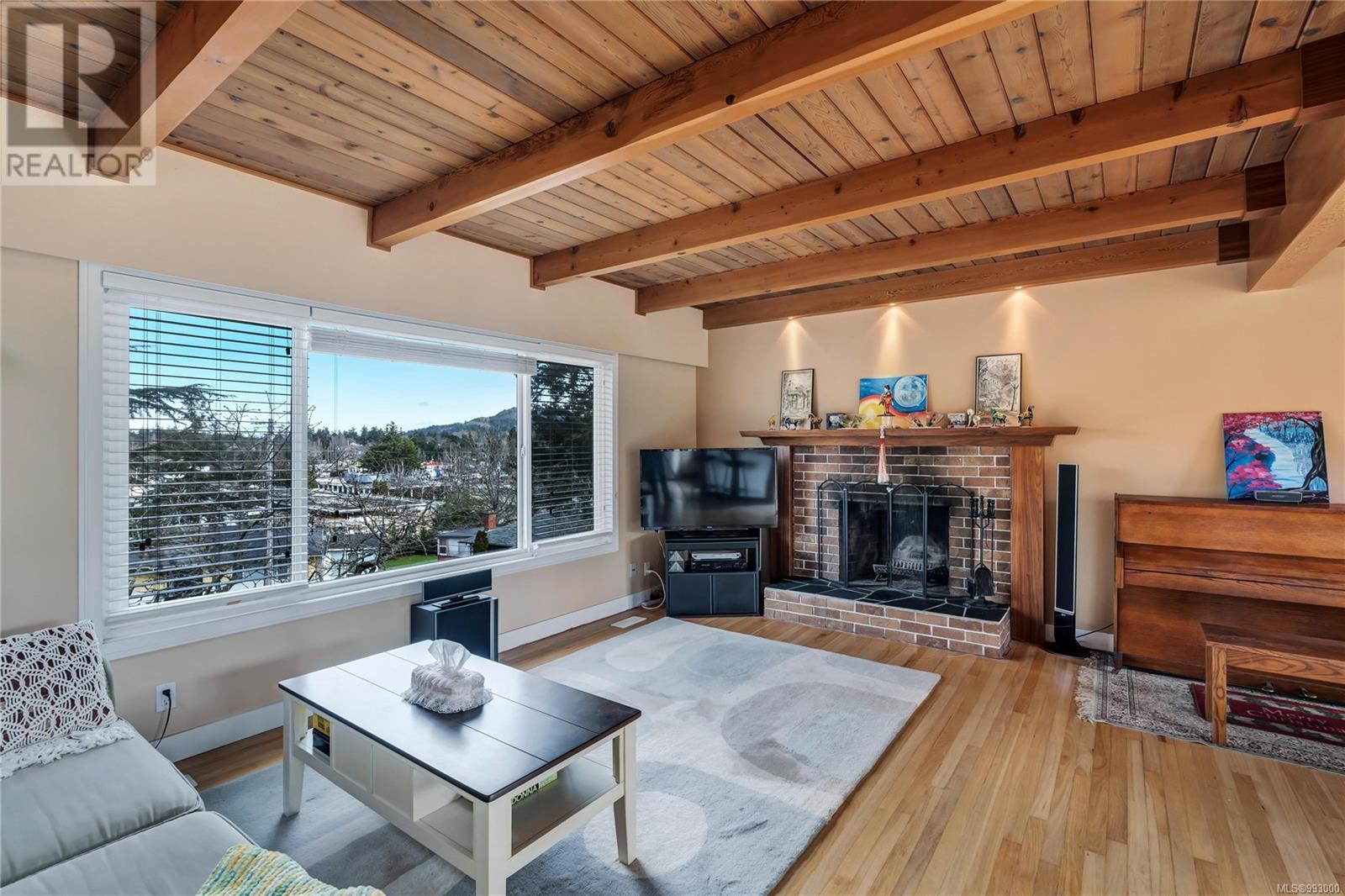 Property at 1005 Karen Cres image 1