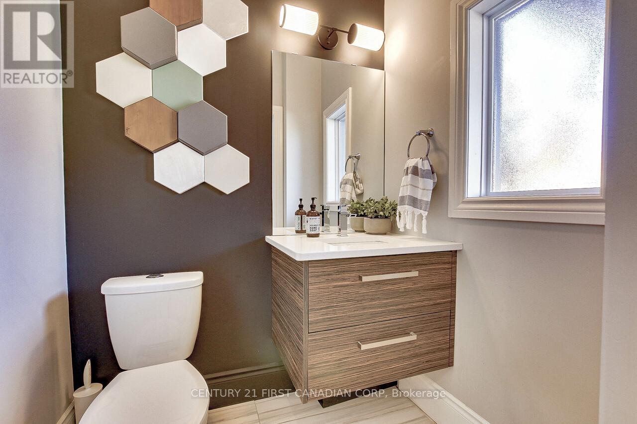 Property at 239 TECUMSEH AVENUE E image 5