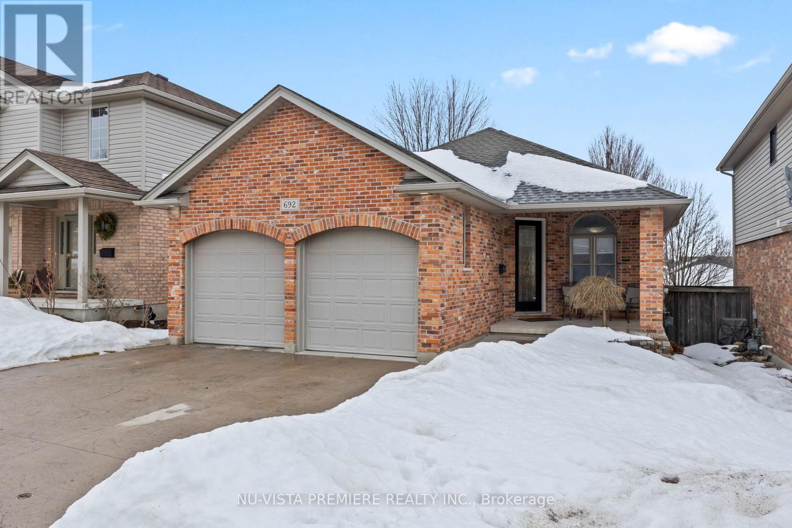 692 Clearwater Crescent