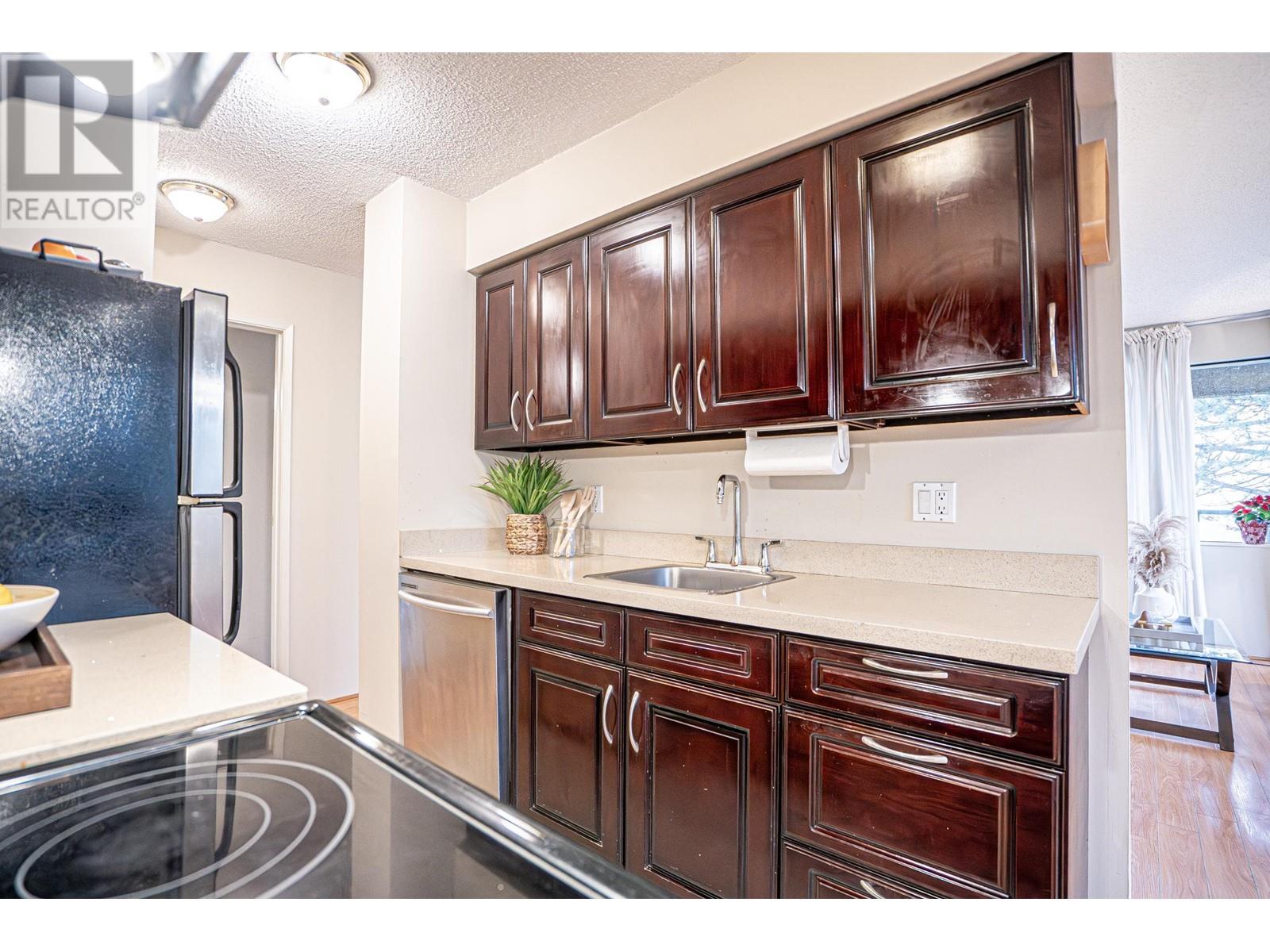 302 1026 Queens Avenue, New Westminster, British Columbia  V3M 6B2 - Photo 12 - R2981398