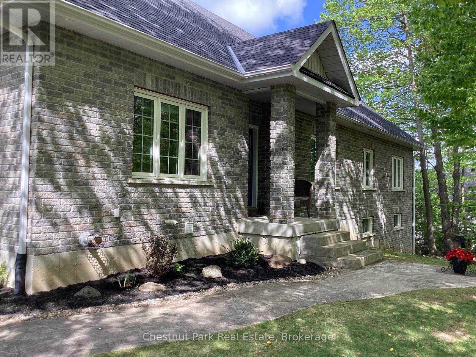 28 Boyd Crescent, Oro-Medonte, Ontario  L0K 1N0 - Photo 4 - S12039913