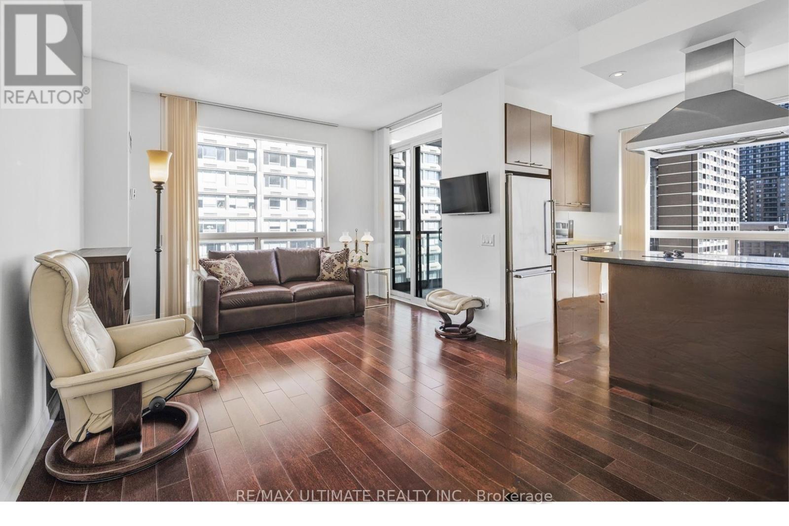 707 - 1121 Bay Street, Toronto, Ontario  M5S 3L9 - Photo 3 - C12039851