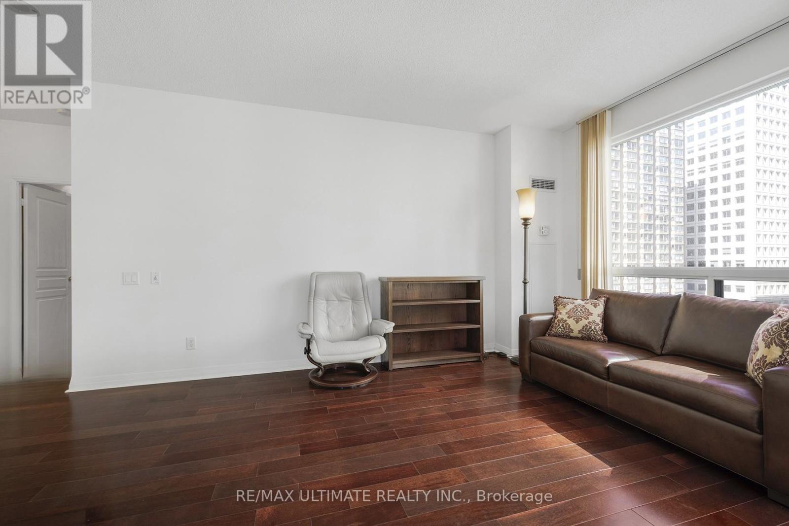 707 - 1121 Bay Street, Toronto, Ontario  M5S 3L9 - Photo 4 - C12039851