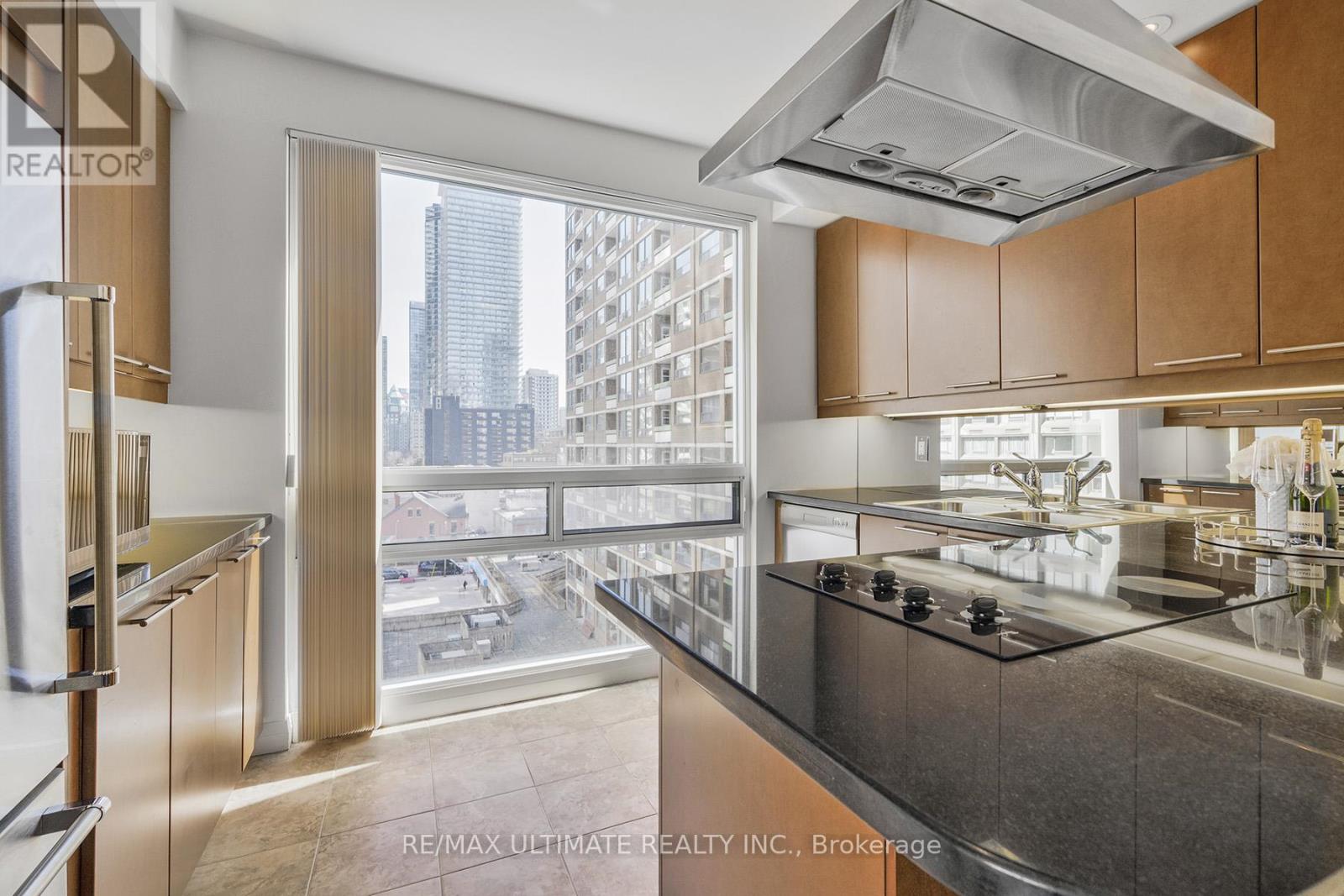 707 - 1121 Bay Street, Toronto, Ontario  M5S 3L9 - Photo 5 - C12039851