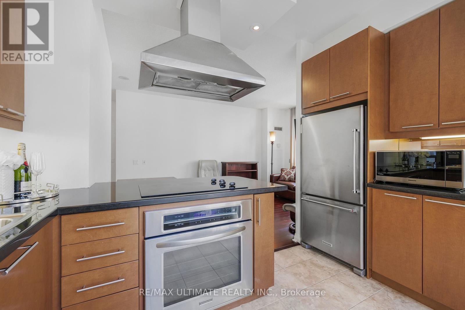 707 - 1121 Bay Street, Toronto, Ontario  M5S 3L9 - Photo 6 - C12039851