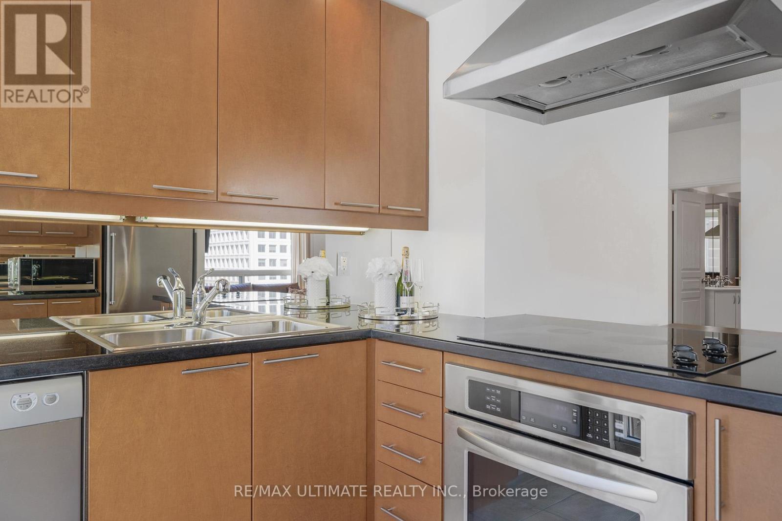 707 - 1121 Bay Street, Toronto, Ontario  M5S 3L9 - Photo 8 - C12039851