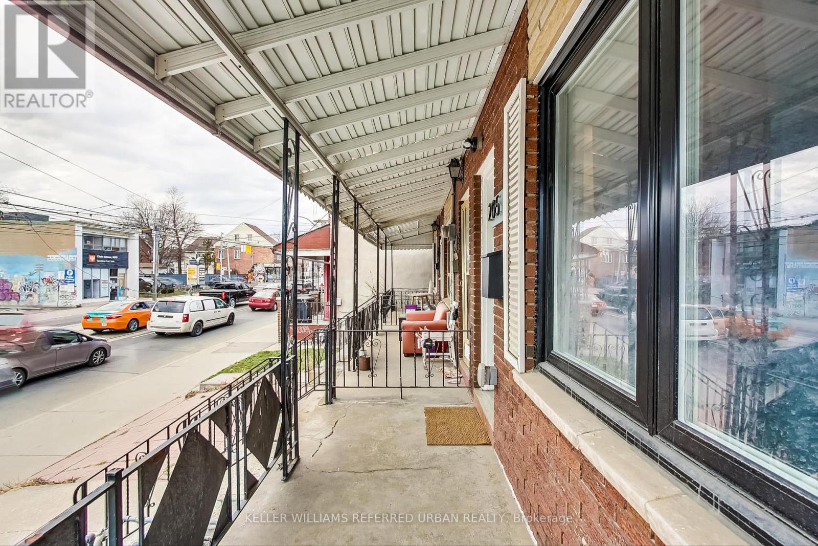 Property at 205 BATHURST STREET image 4