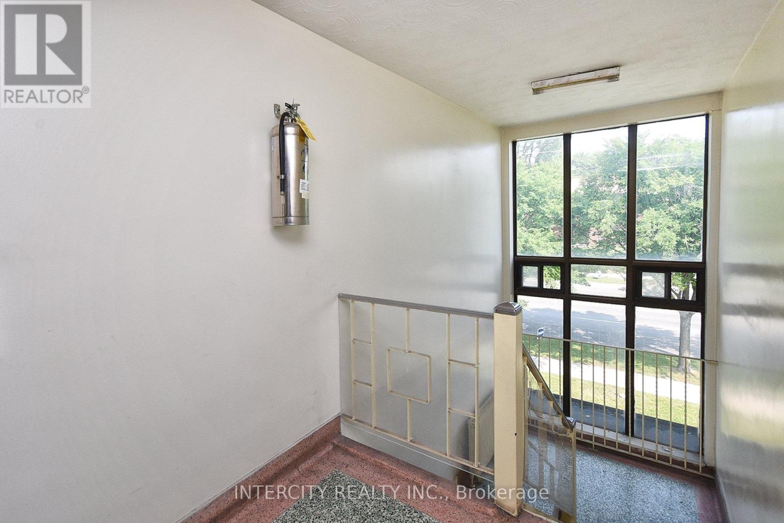 415 Wilson Avenue, Toronto, Ontario  M3H 1T4 - Photo 16 - C12039975