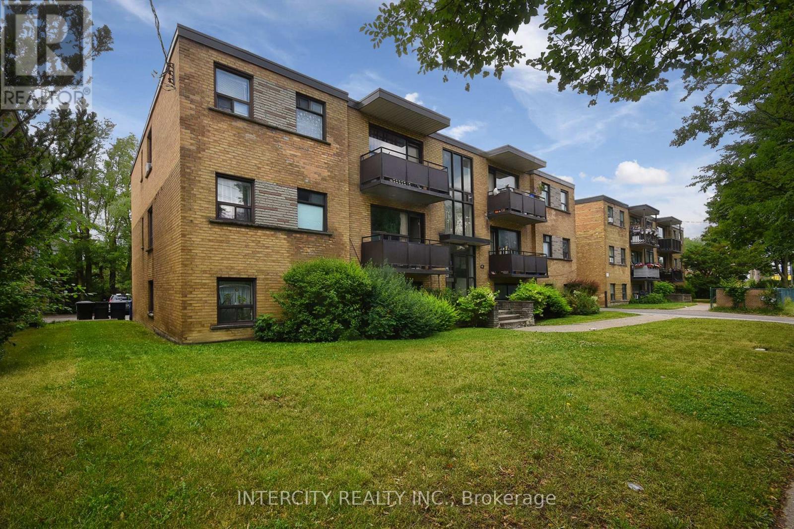 415 Wilson Avenue, Toronto, Ontario  M3H 1T4 - Photo 3 - C12039975