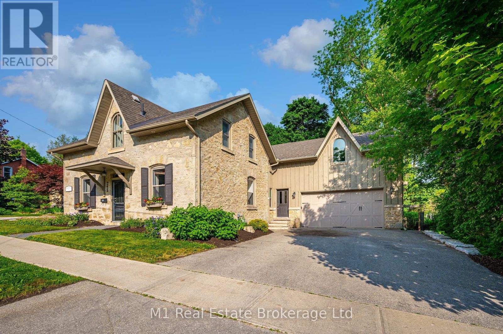 245 Hill Street W, Centre Wellington, Ontario  N1M 1G4 - Photo 1 - X12039804