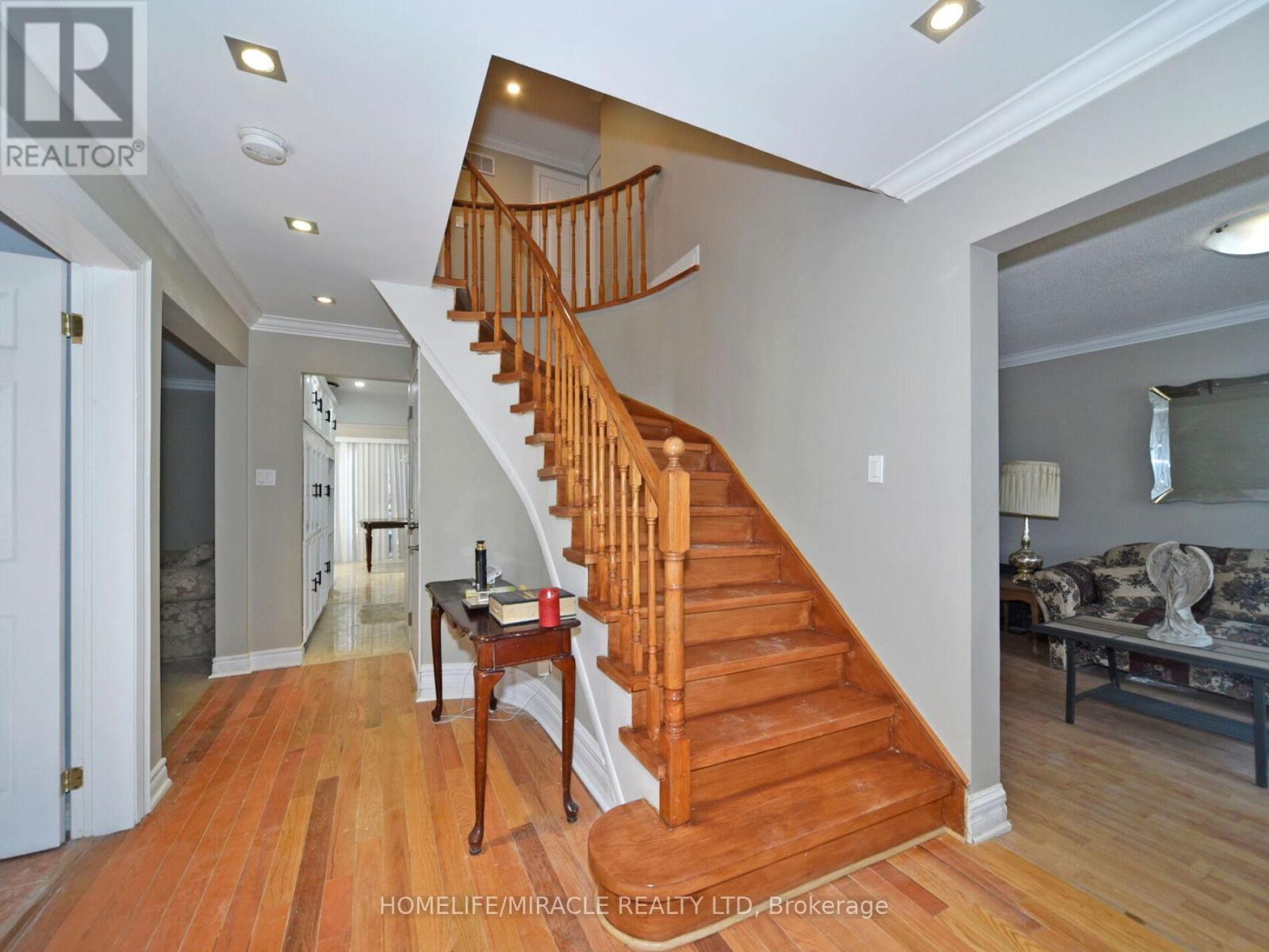 Property at 824 CROWELLS STREET image 5