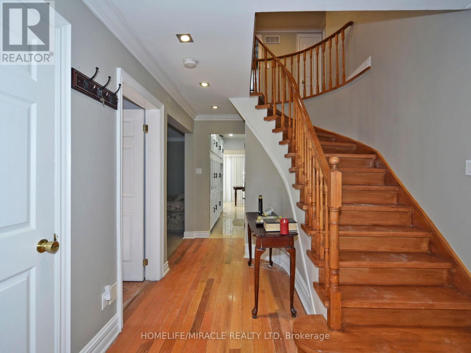 824 Crowells Street, Oshawa, Ontario  L1K 1X3 - Photo 9 - E12039711