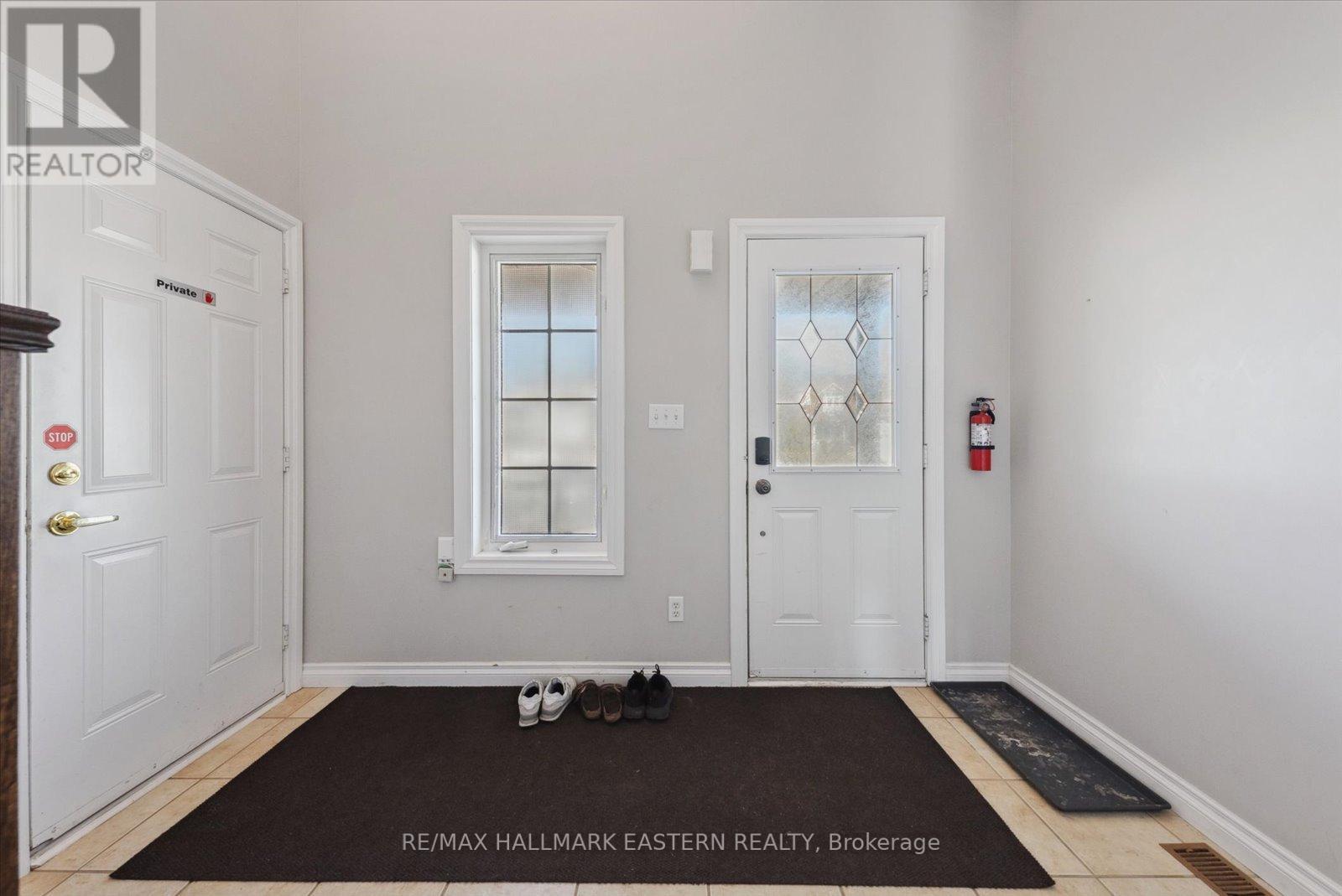 257 Tobin Court, Peterborough North, Ontario  K9H 7S7 - Photo 3 - X12040018