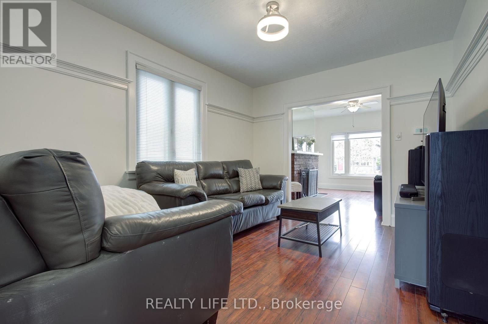 293 Melrose Street, Toronto (Mimico), Ontario  M8Z 1G7 - Photo 9 - W12039818