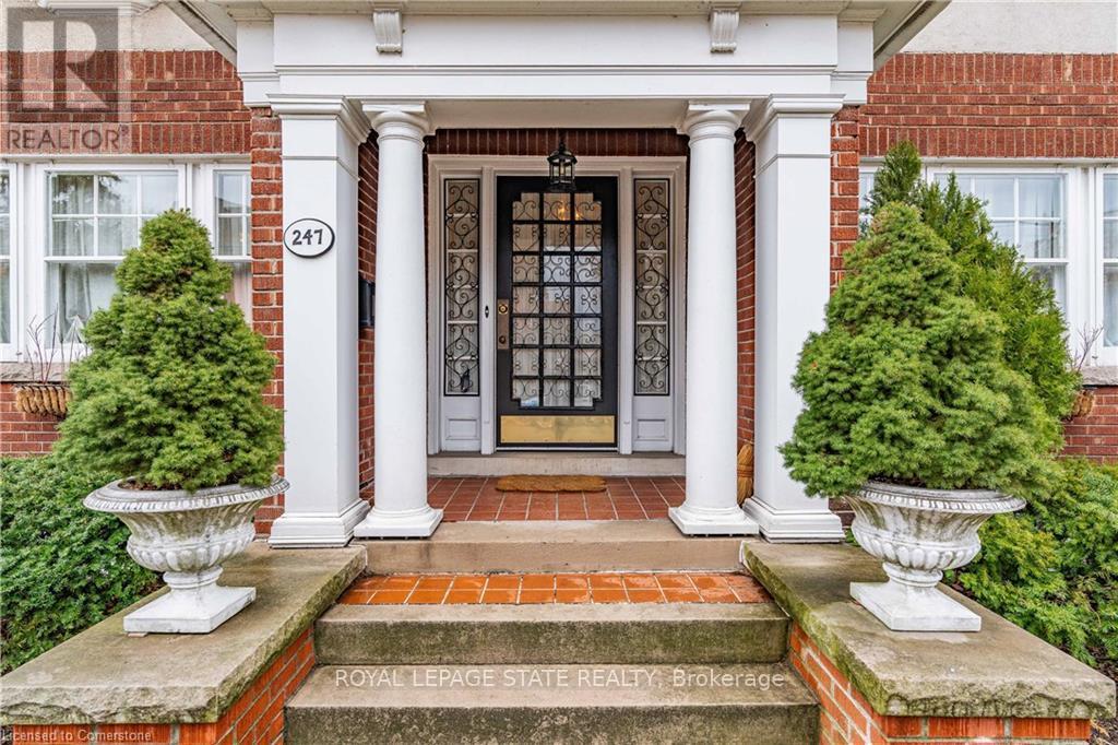 Property at 247 MACNAB STREET S image 2