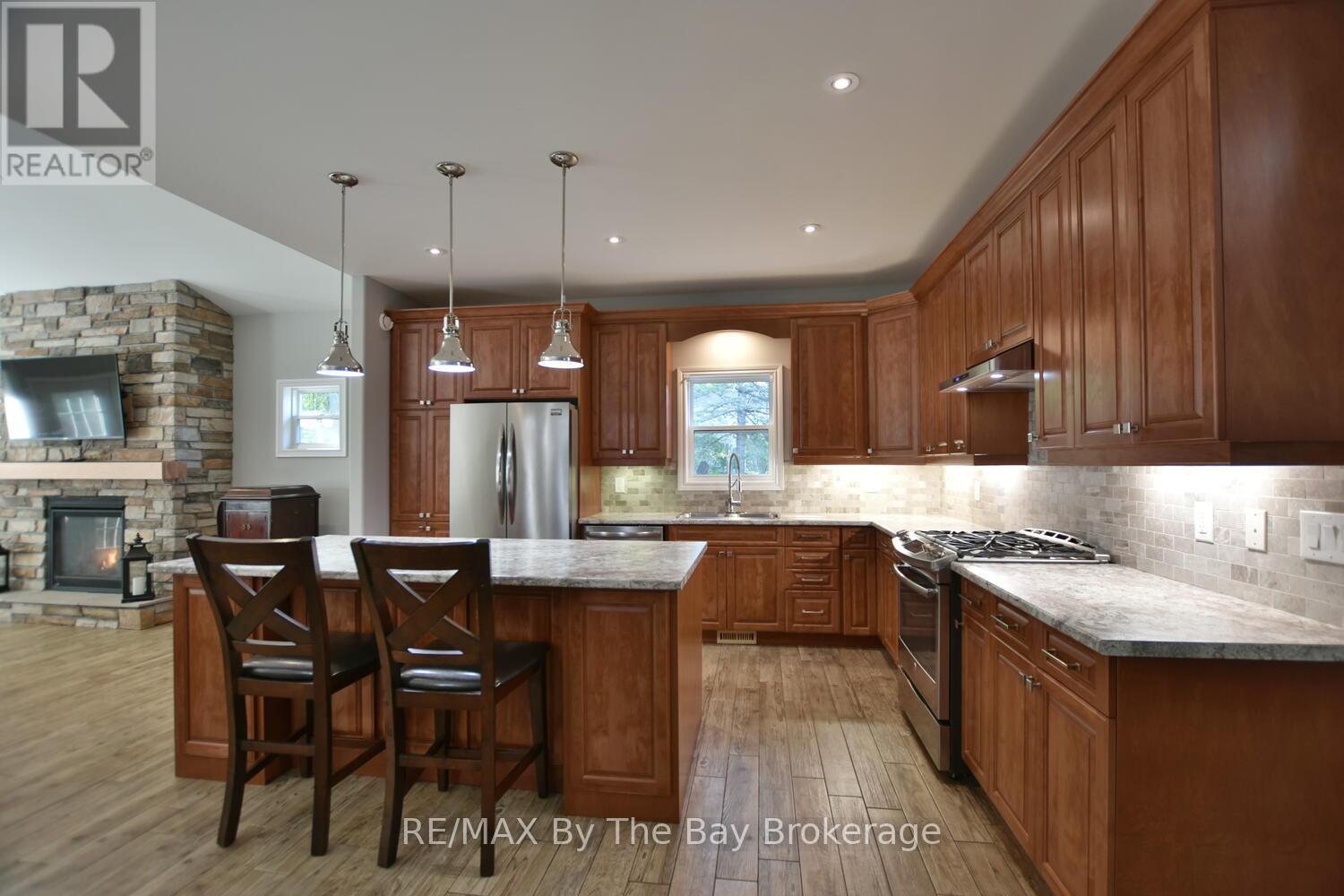 37 Wesley Avenue, Wasaga Beach, Ontario  L9Z 1C8 - Photo 10 - S12033932
