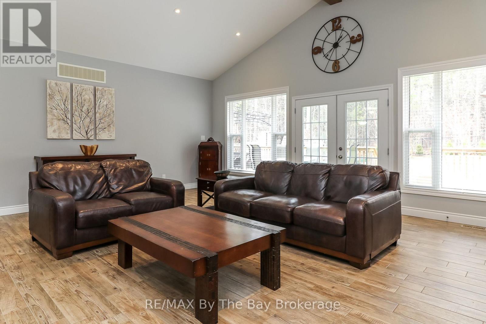 37 Wesley Avenue, Wasaga Beach, Ontario  L9Z 1C8 - Photo 13 - S12033932