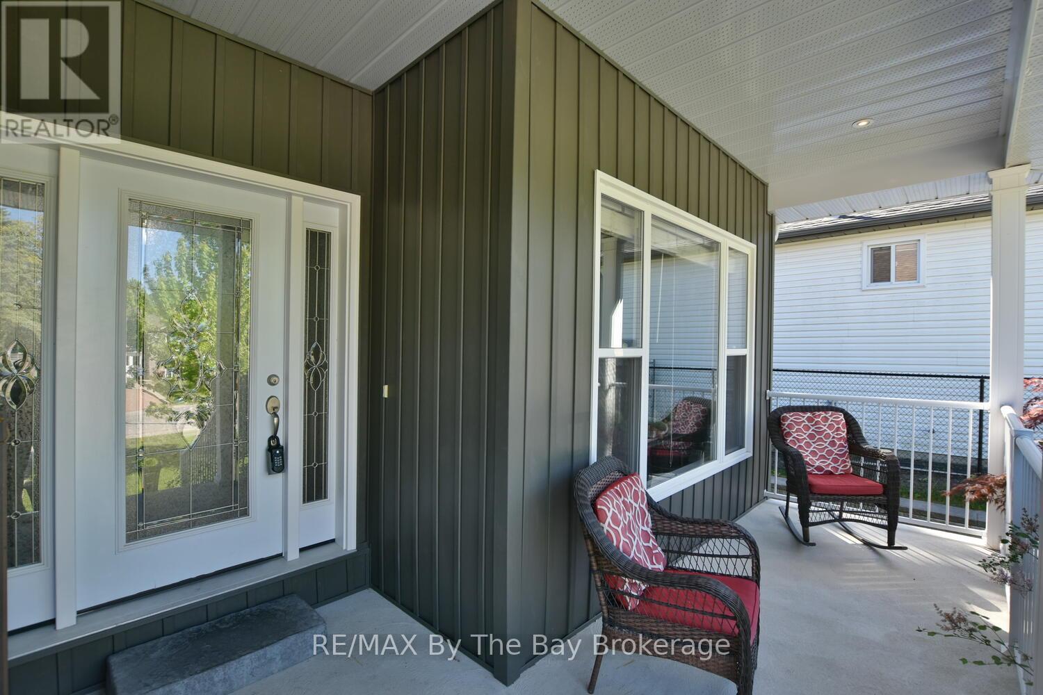 37 Wesley Avenue, Wasaga Beach, Ontario  L9Z 1C8 - Photo 27 - S12033932