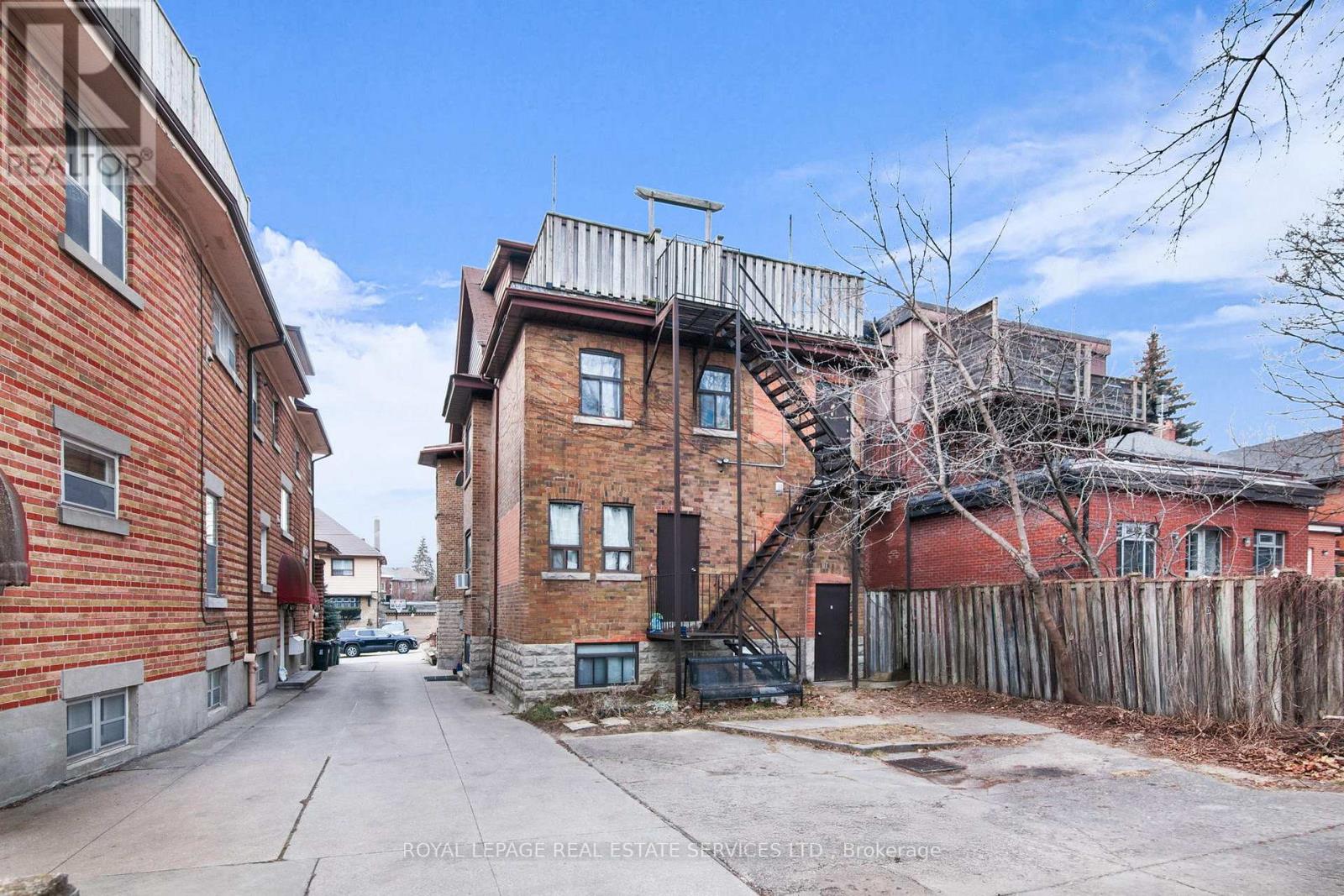 Property at 5 NORTHCLIFFE BOULEVARD image 3
