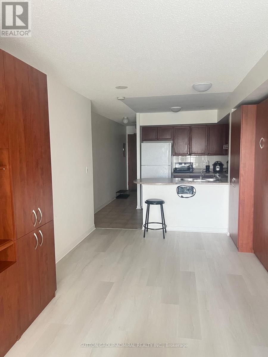 Property at 208 - 11 ONEIDA CRESCENT image 4