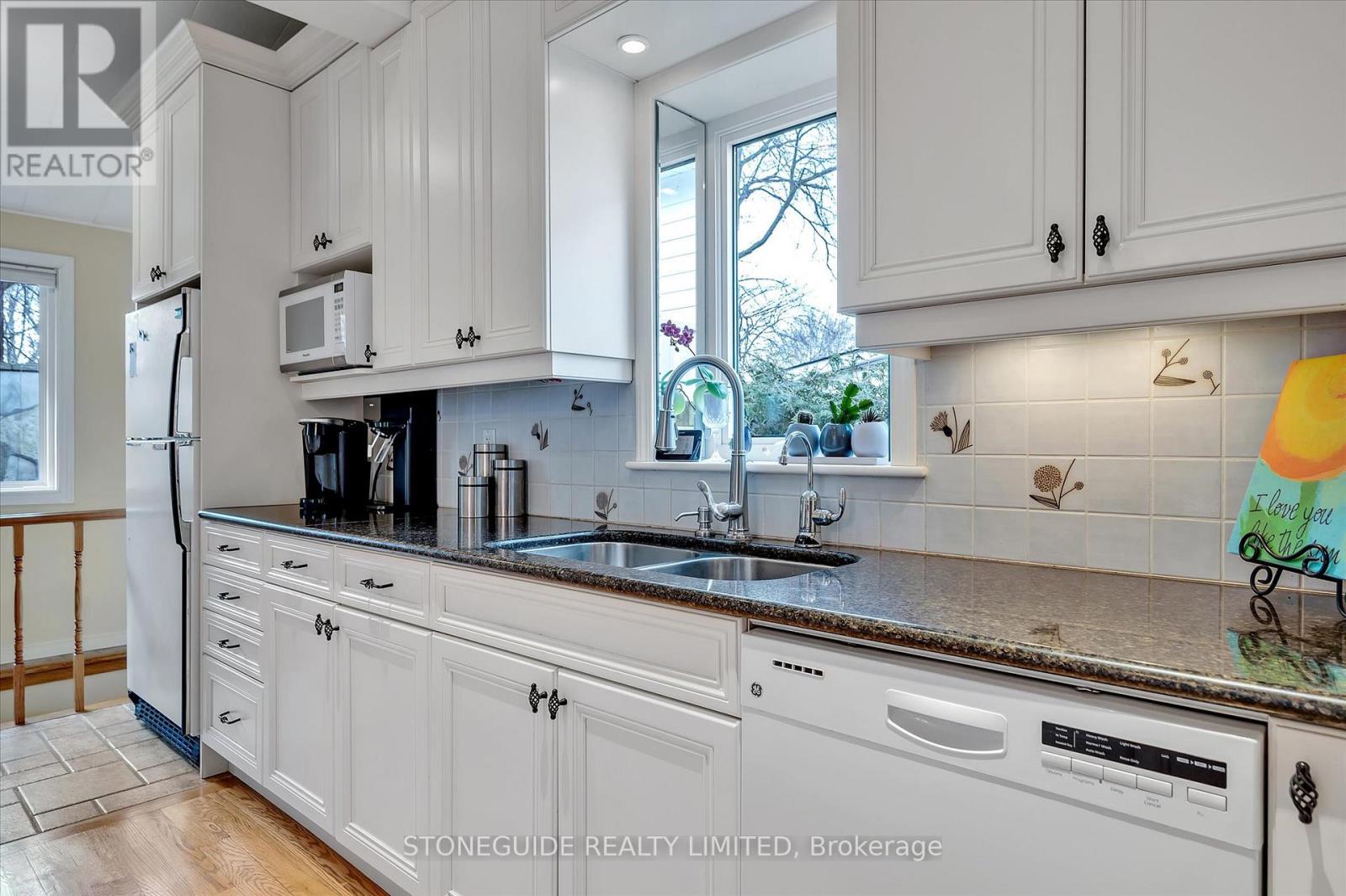 165 Edinburgh Street, Peterborough Central, Ontario  K9H 3E3 - Photo 10 - X12040044
