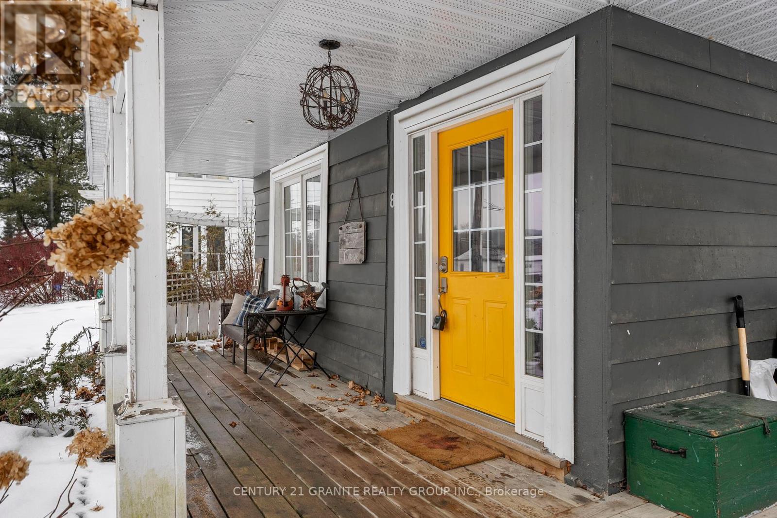 Property at 8 SHERBOURNE STREET N image 2