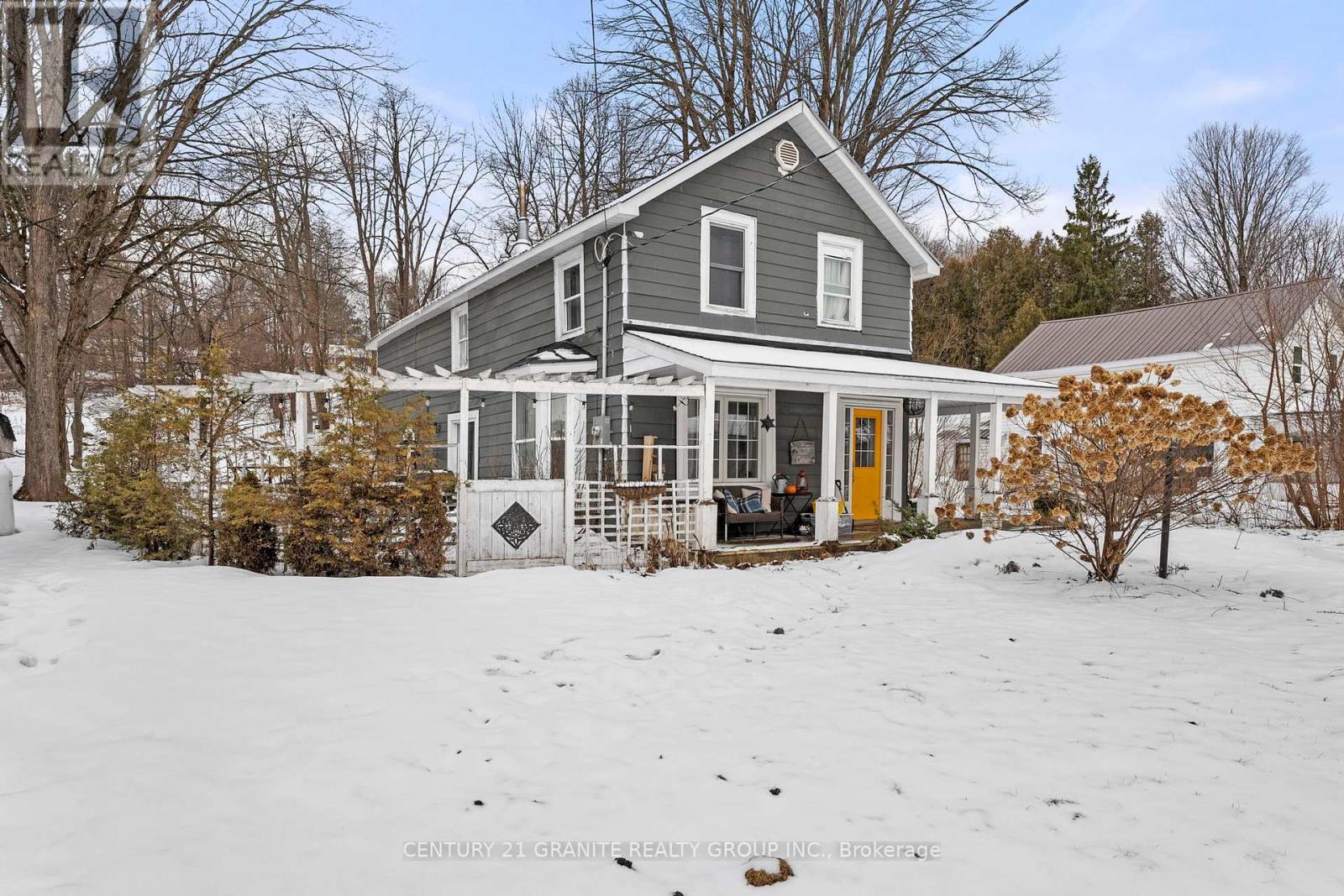 Property at 8 SHERBOURNE STREET N image 4