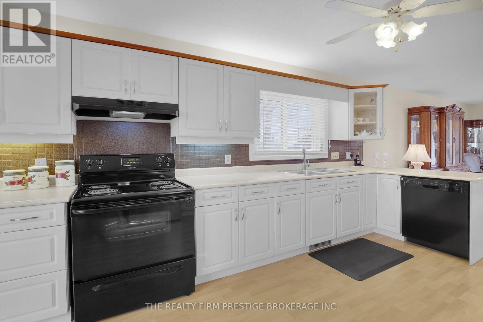 25189 Gray Line, West Elgin, Ontario  N0L 2P0 - Photo 11 - X12040091