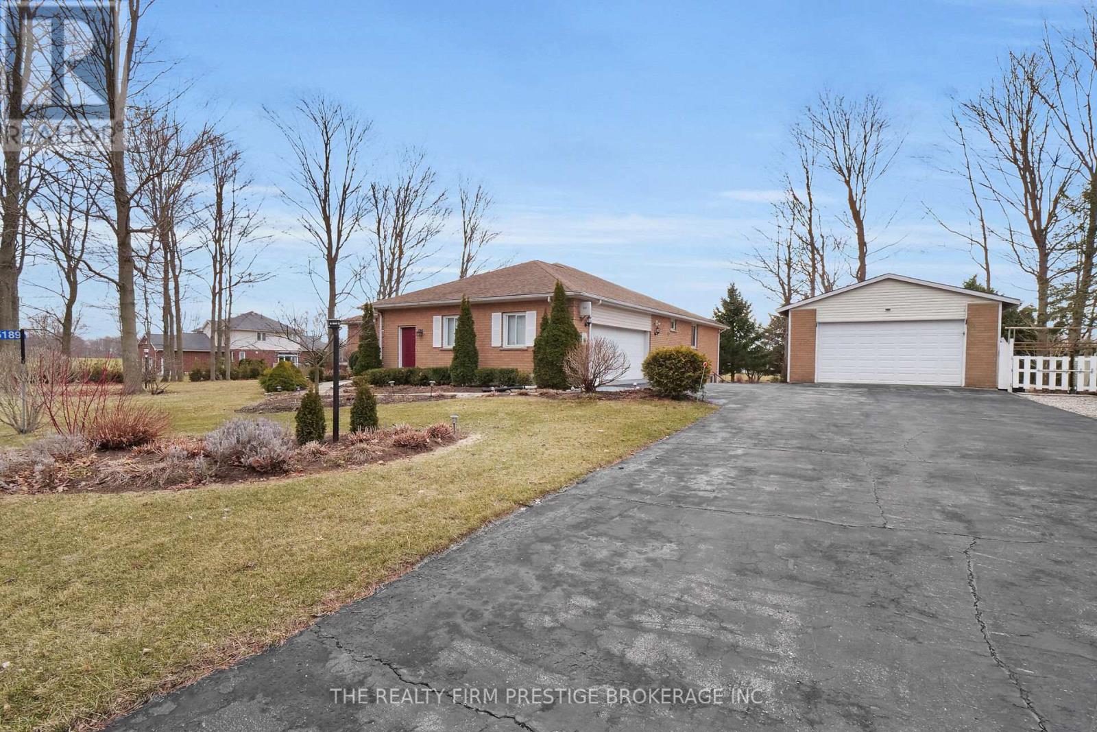 25189 Gray Line, West Elgin, Ontario  N0L 2P0 - Photo 2 - X12040091