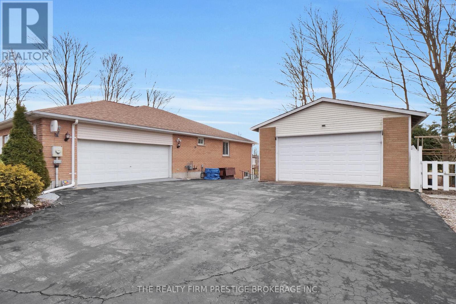 25189 Gray Line, West Elgin, Ontario  N0L 2P0 - Photo 4 - X12040091