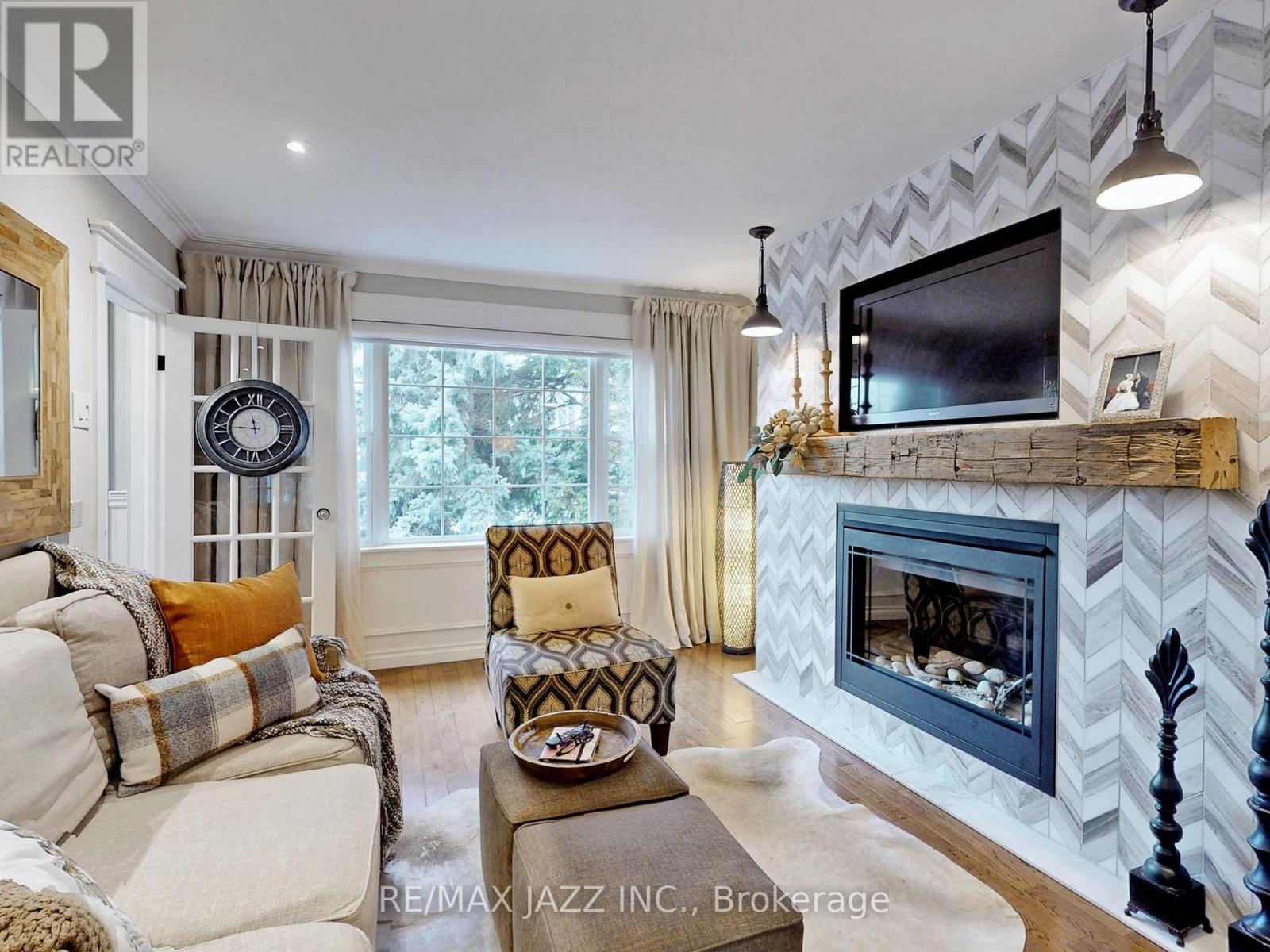 Property at 1633 CHARLES STREET image 2